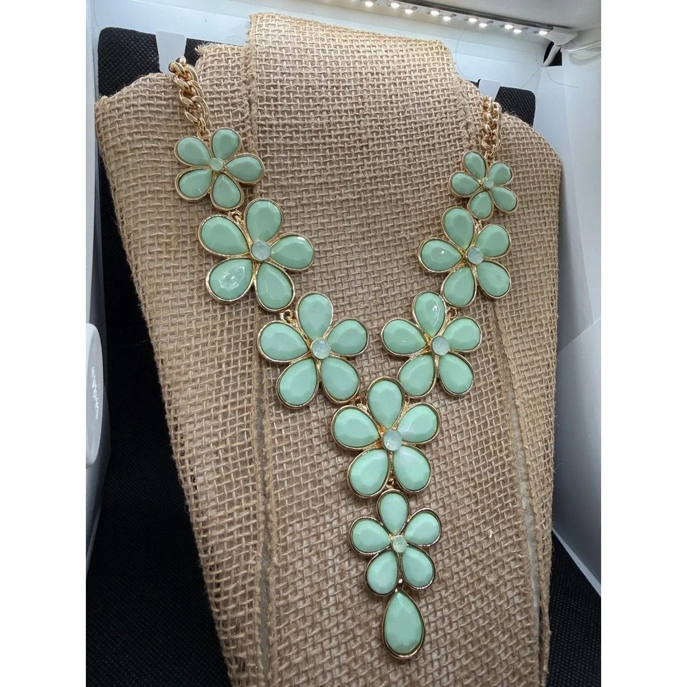 Charming Charlie Mint Green Floral Bib Statement Necklace Gold Tone Teardrop